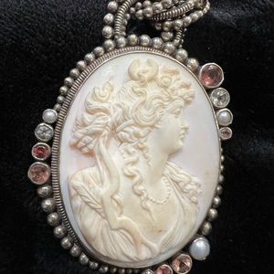 Meet your Posher, Linda